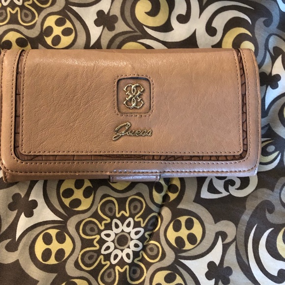 Matching Guess handbag and wallet - Picture 4 of 6